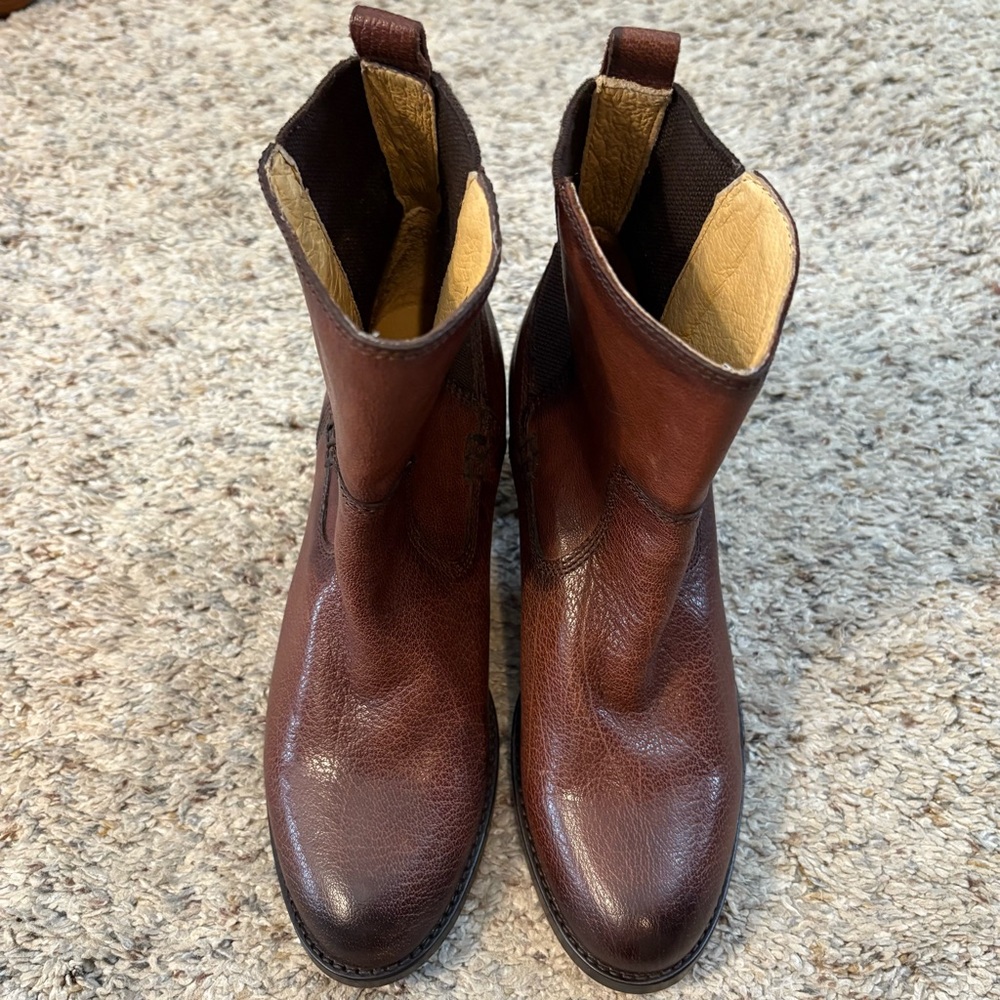 Frye Dark Brown Leather Heeled Boots Size 6B - Picture 4 of 10